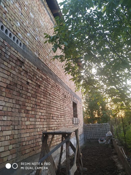 Уй сотилади 4 сутих 8 хона кутариб йопилган каробка