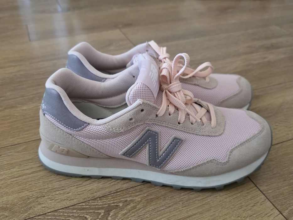 New Balance нови дамски маратонки 39 номер в розово от плат и велур. 
23,5 см стелка, в оригинална кутия
