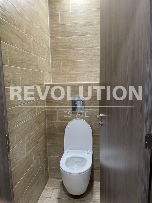 Дава се под наем Тристаен апартамент в Варна, Бриз - 160 кв.м за 897.6 € - Снимка #9