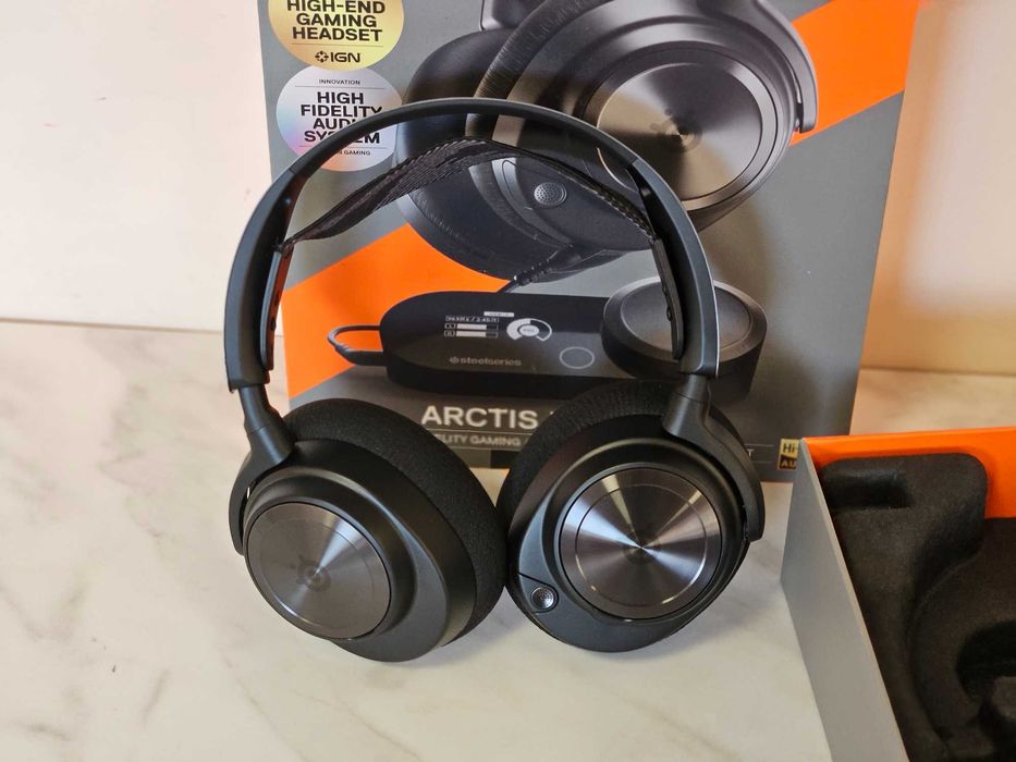 SteelSeries Arctis Nova Pro - висок клас кабелни слушалки