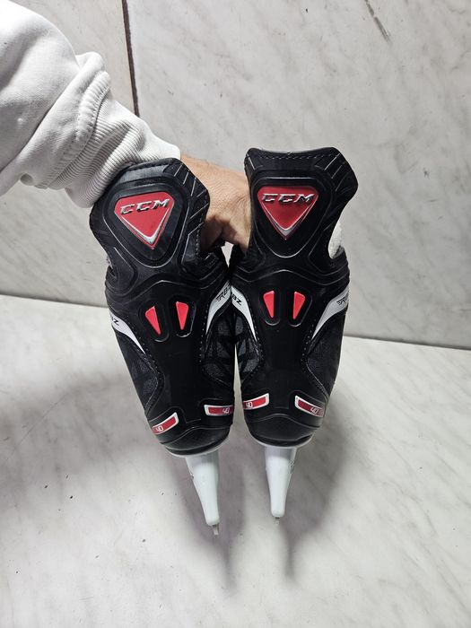 Patine 34 hochei hockey  CCM RBZ 40 marime 35  (  22,5 cm)
