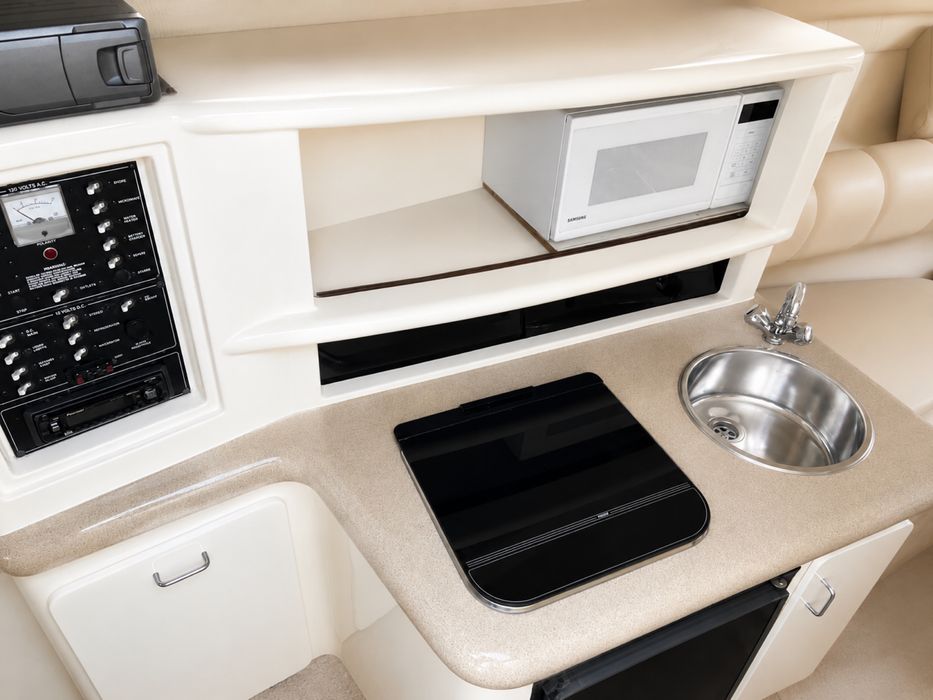 Barcă Monterey 265 Cruiser – cabinată, complet echipată