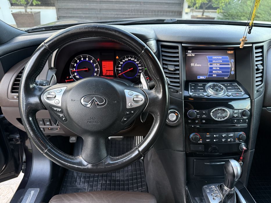 Vând  Infiniti FX37 S