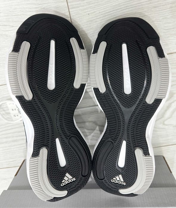 Чисто нови оригинални маратонки Adidas Response 40 номер