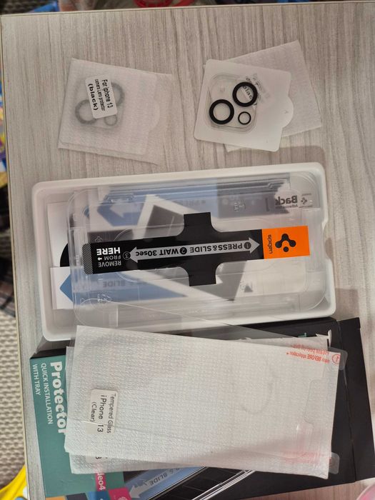 6 броя стъклени протектори за iphone 13 + 3 за камера