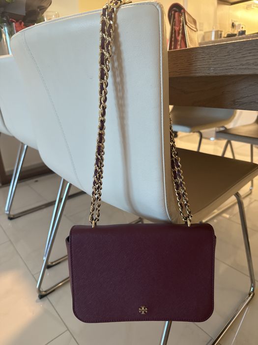 Tory Burch small burgundy bag, strap adjustable