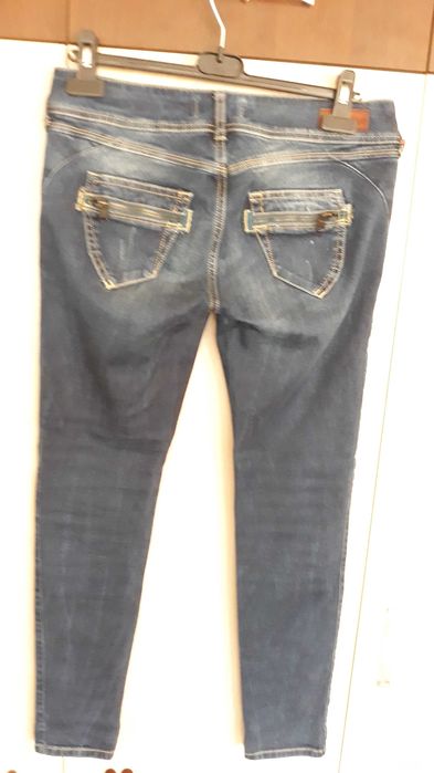 Pantaloni blugi  si albi de vara