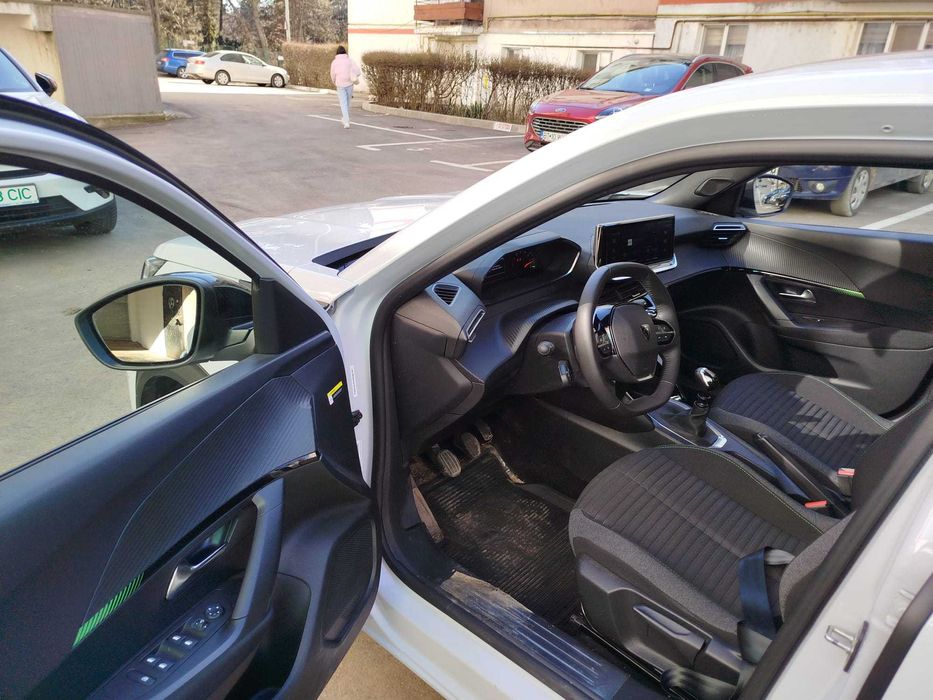 Peugeot 2008  1.2 BENZINA 2024