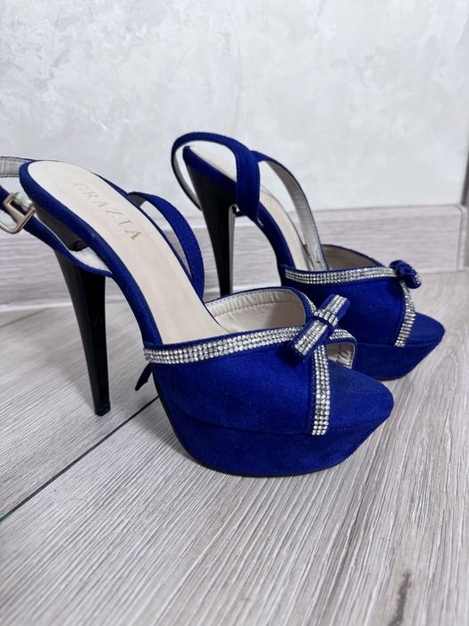 Продам туфли на высоком каблуке.