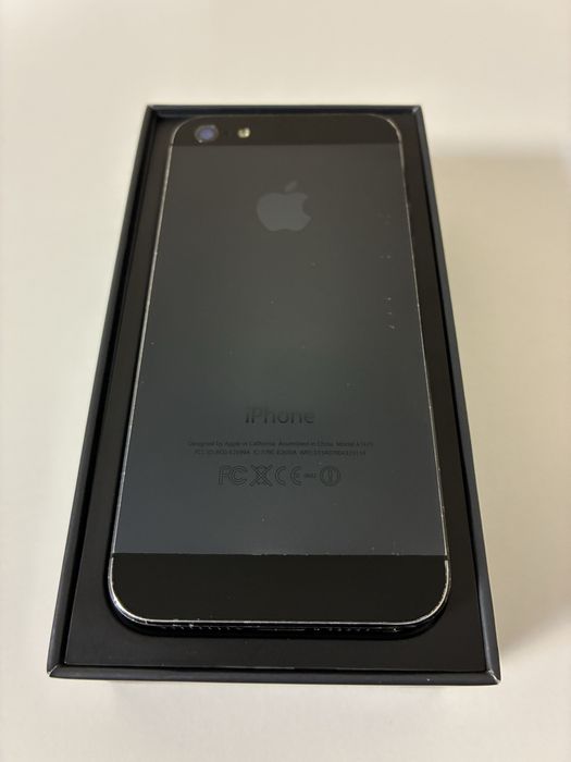 Лот 4 бр. iPhone - 2 x iPhone SE 2, iPhone 7, iPhone 5