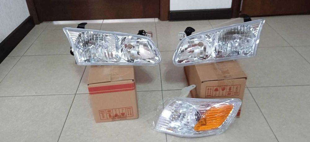 Фара Toyota Camry 25 USA Камри 25 америка