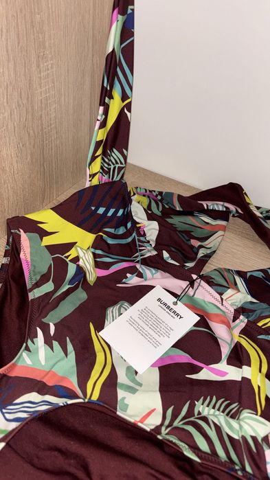 Costum de baie Burberry tropical fantasy nou