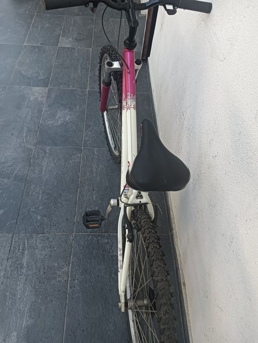 Vând bicicleta fete
