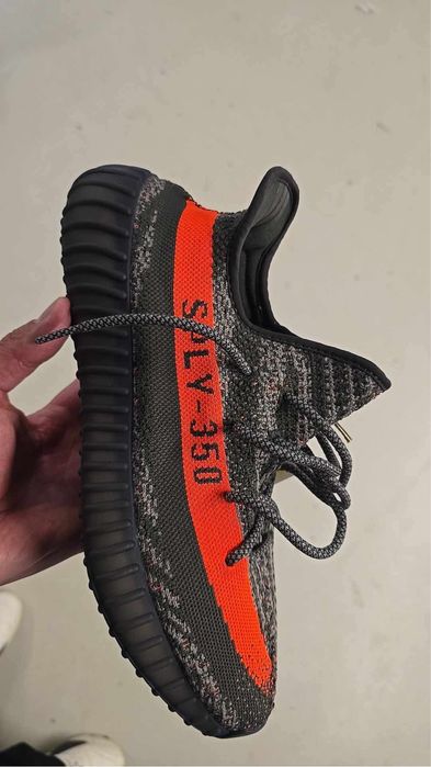 Yeezy 350 v2 carbon beluga NOI