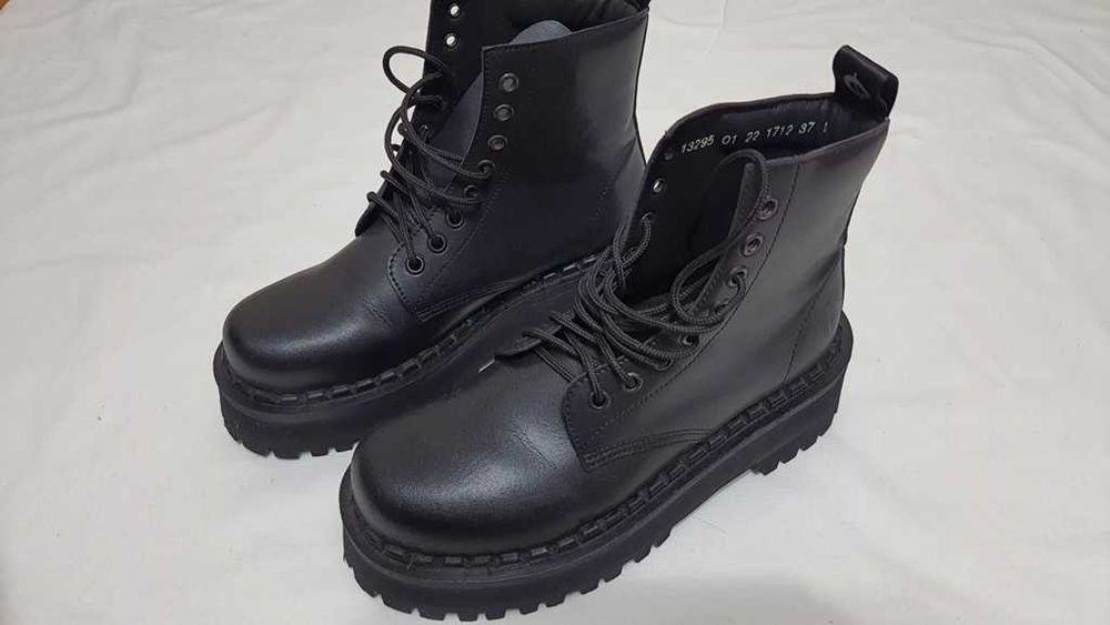 Ghete envogue full piele naturala ALTERCORE marimea 37, zero km