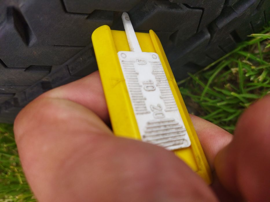 Бусови гуми 215/65/16C Дот 2022 и 2016 Firestone и Michelin