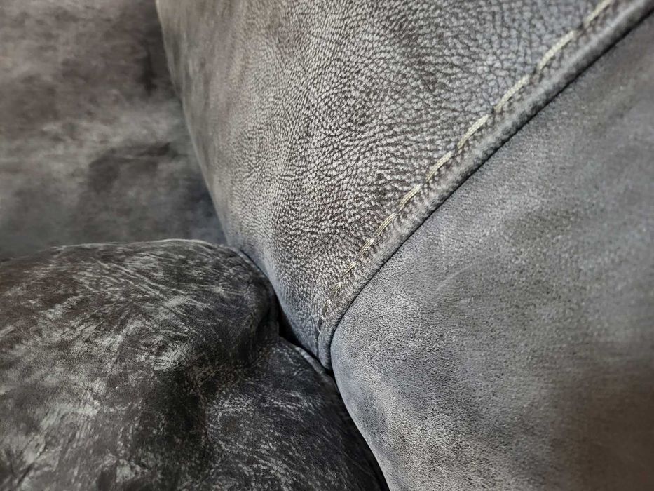 Сив кожен диван двойка - телешки бокс