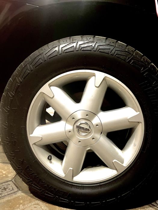 Продаю автомобиль внедорожник. Ниссан