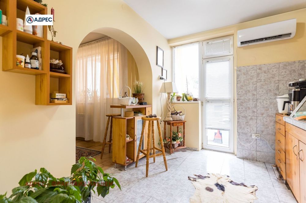 Продава се Тристаен апартамент в Плевен, Идеален център - 100 кв.м за 1450 €/кв.м - Снимка #3