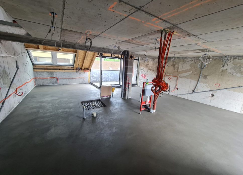 Машинно полагане на подови замазки