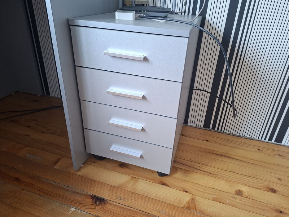 Ученическо бюро с