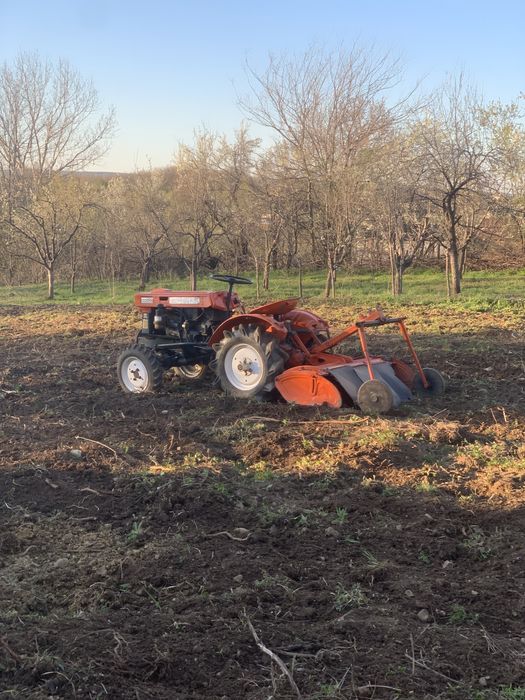 Услуги с малък трактор