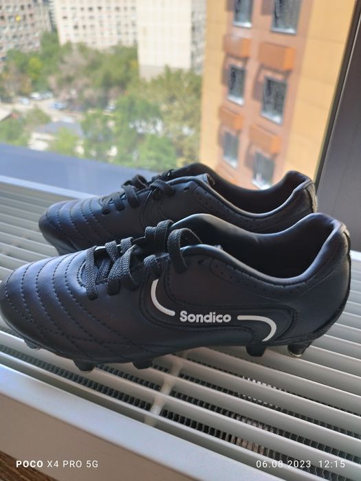 Футбольные бутсы