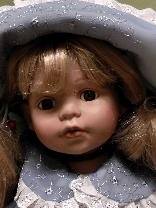 Керамическая кукла