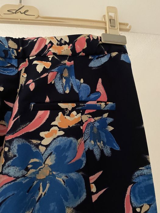 Pantaloni Zara inflorați