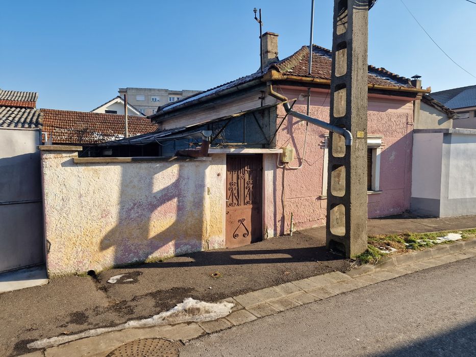 Vand casa veche in Oradea, aproape de parcul salca si Lotus Center
