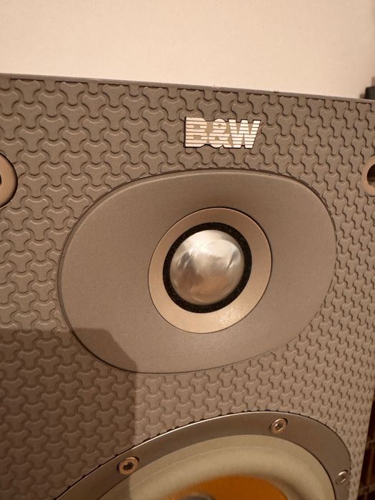 boxe Bowers & Wilkins bookshelf