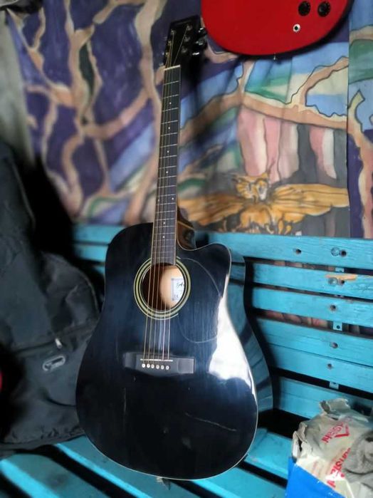 Електро-акустична китара, метални или найлон струни, може с кубе,калъф