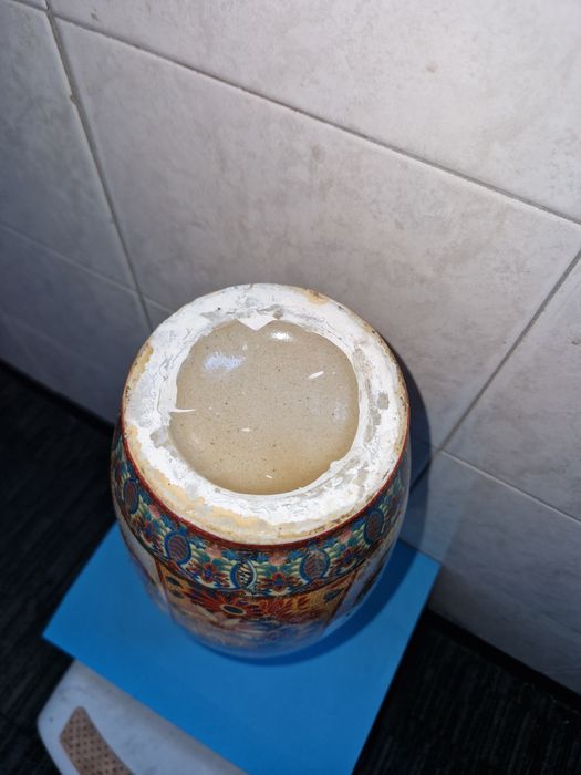 Vaza de porțelan cu motive japoneze