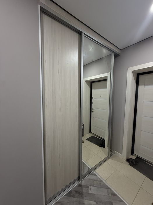 Продается шкаф в прихожую