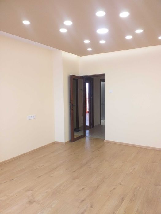 Продава се Офис в Варна, Базар Левски - 120 кв.м за 2500 €/кв.м - Снимка #8