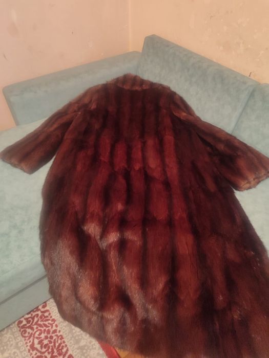 Продам шубу натурака размер 52-54 почти не носила