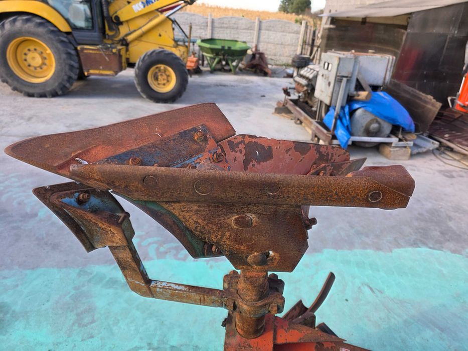 Plug Eicher reversibil  hidraulic cu 2 brazde