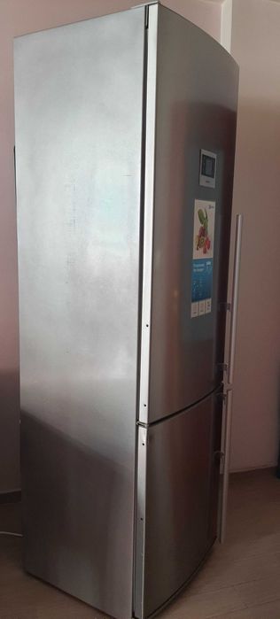 Продавам комбиниран хладилник с фризер Electrolux