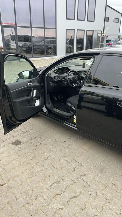 Dezmembram Peugeot 308 1.6 diesel din 2015