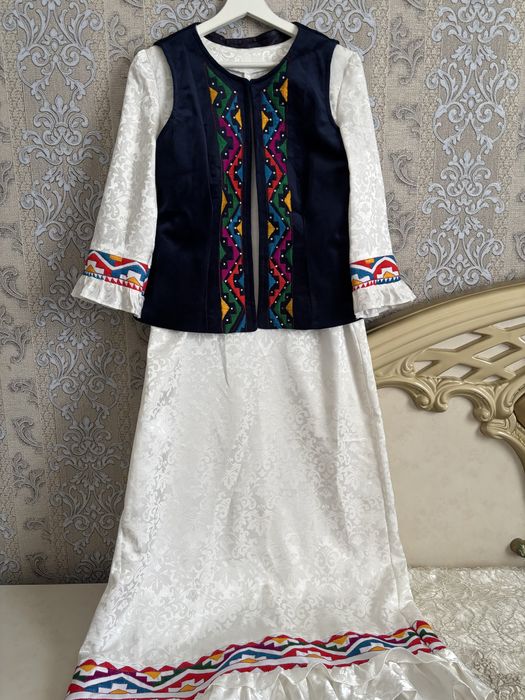 Продаю платья с кажекей