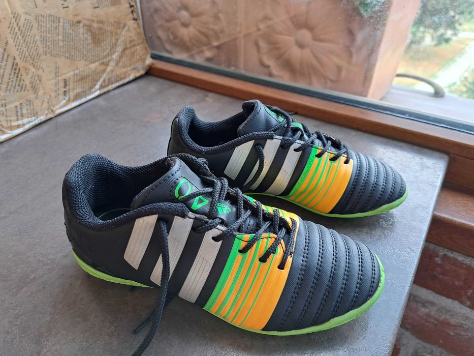 детски маратонкиAdidas кецове,футболни обувки,адидас,номер 34 за момче