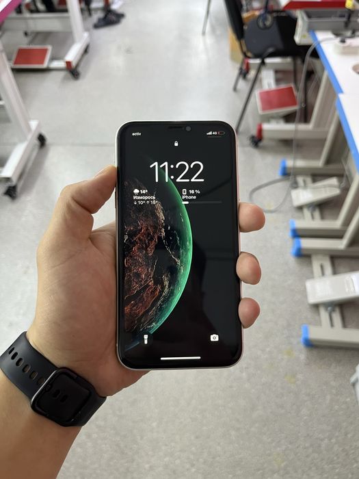 Продам айфон 11 в идеальном состояние 128