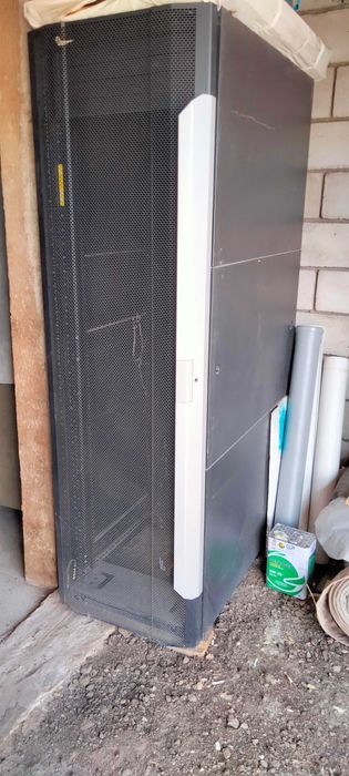 Шкаф серверный продам