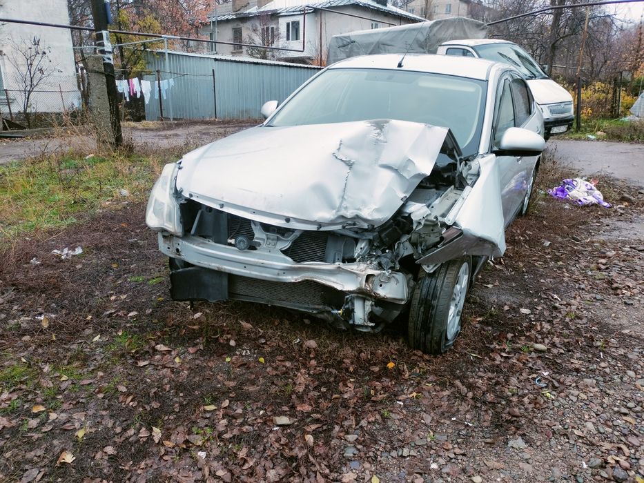 Машина Ниссан алмера