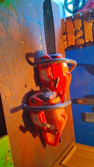 De vânzare două drujbe Husqvarna mai multe detalii la telefon