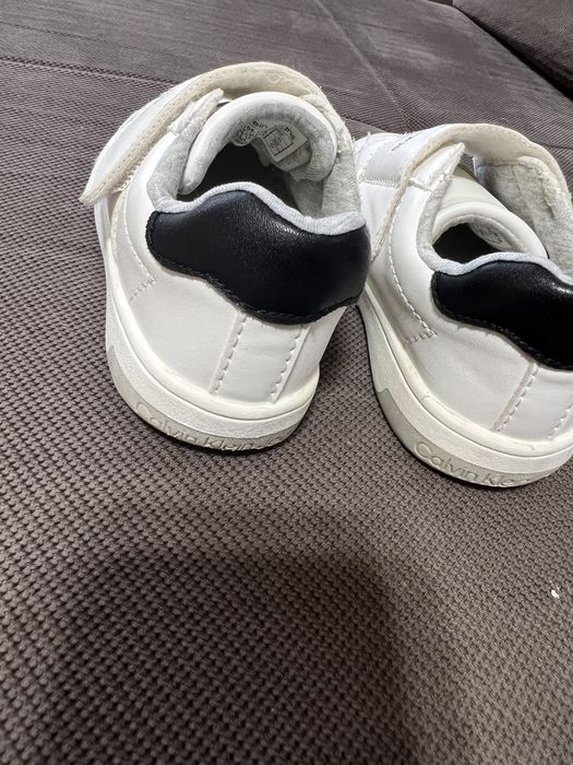 Adidasi Calvin Klein am măsurat cu ruleta in interior și au 15 cm