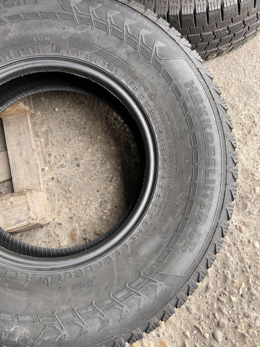 4 anvelope iarna 235/85/16 , Nokian , 7-10 mm !