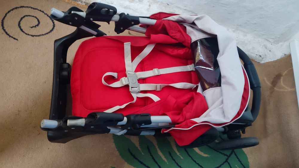 Очень практичная детская коляска