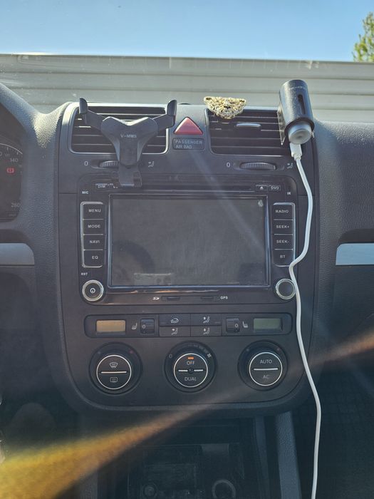 Vând Volkswagen Golf 5 1.6 FSI