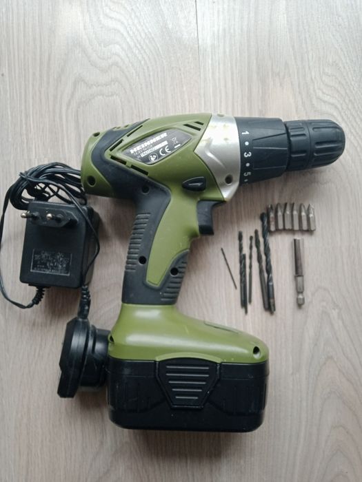 Masina de gaurit si insurubat cu acumulator NiCd Heinner CDR42N,